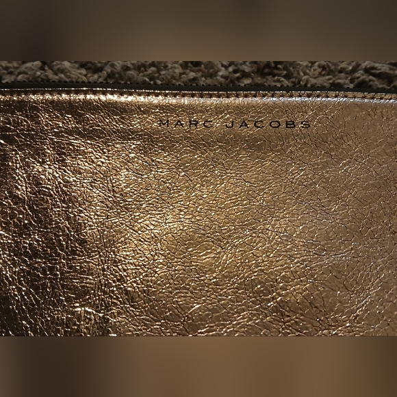 👜✨ Marc Jacobs Metallic Gold Leather Zip Pouch / Clutch ✨👜 - Picture 2 of 8